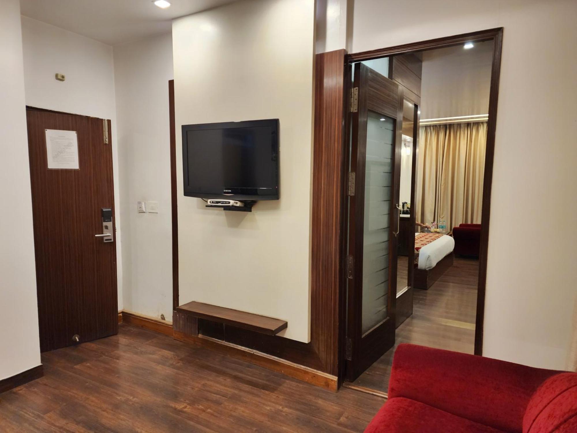 Hotel Surya Simlá Kültér fotó