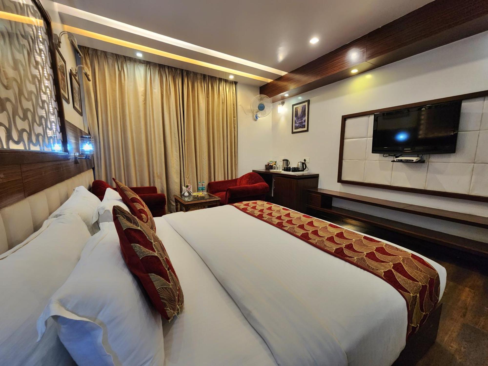 Hotel Surya Simlá Kültér fotó