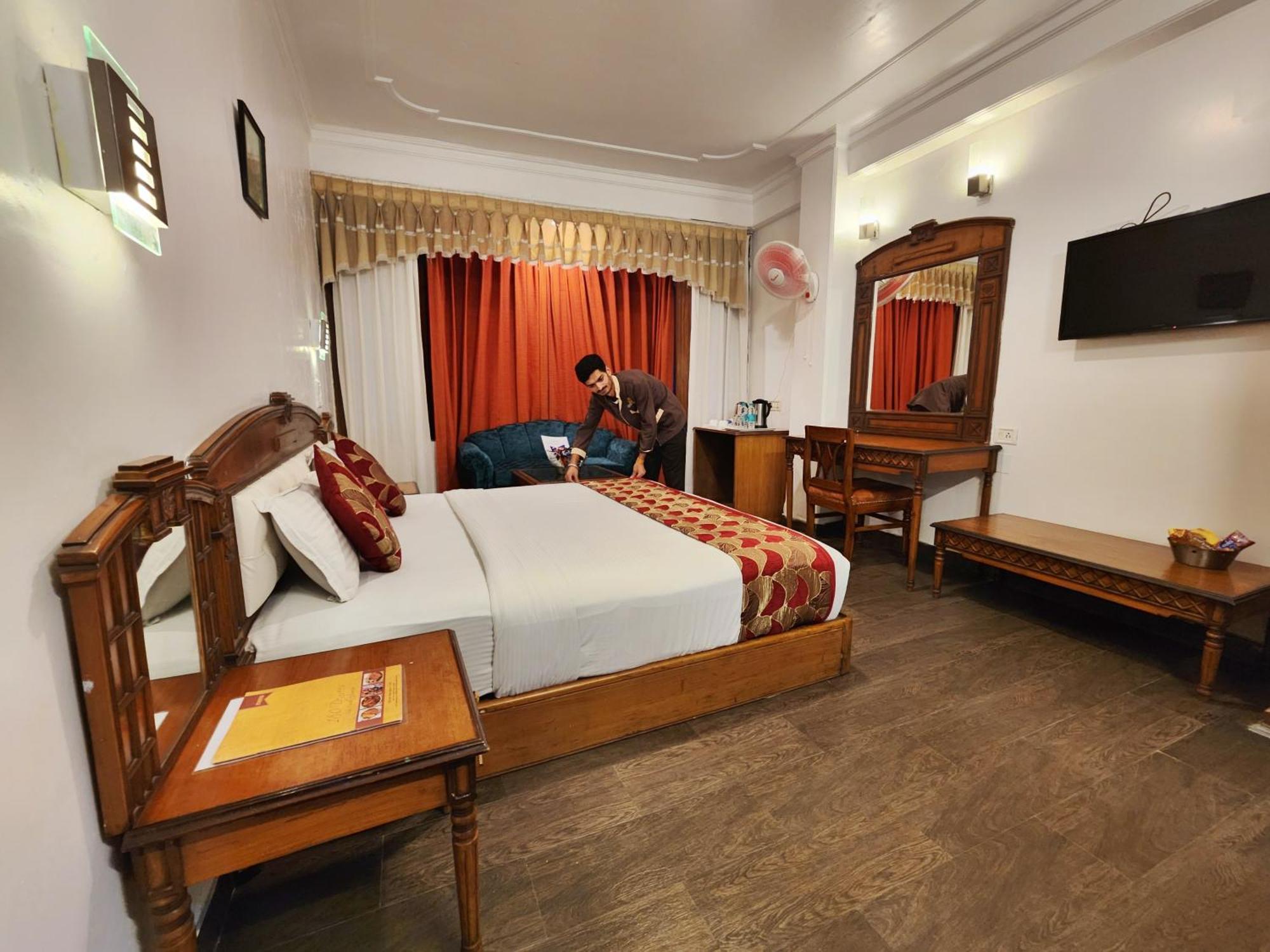 Hotel Surya Simlá Kültér fotó