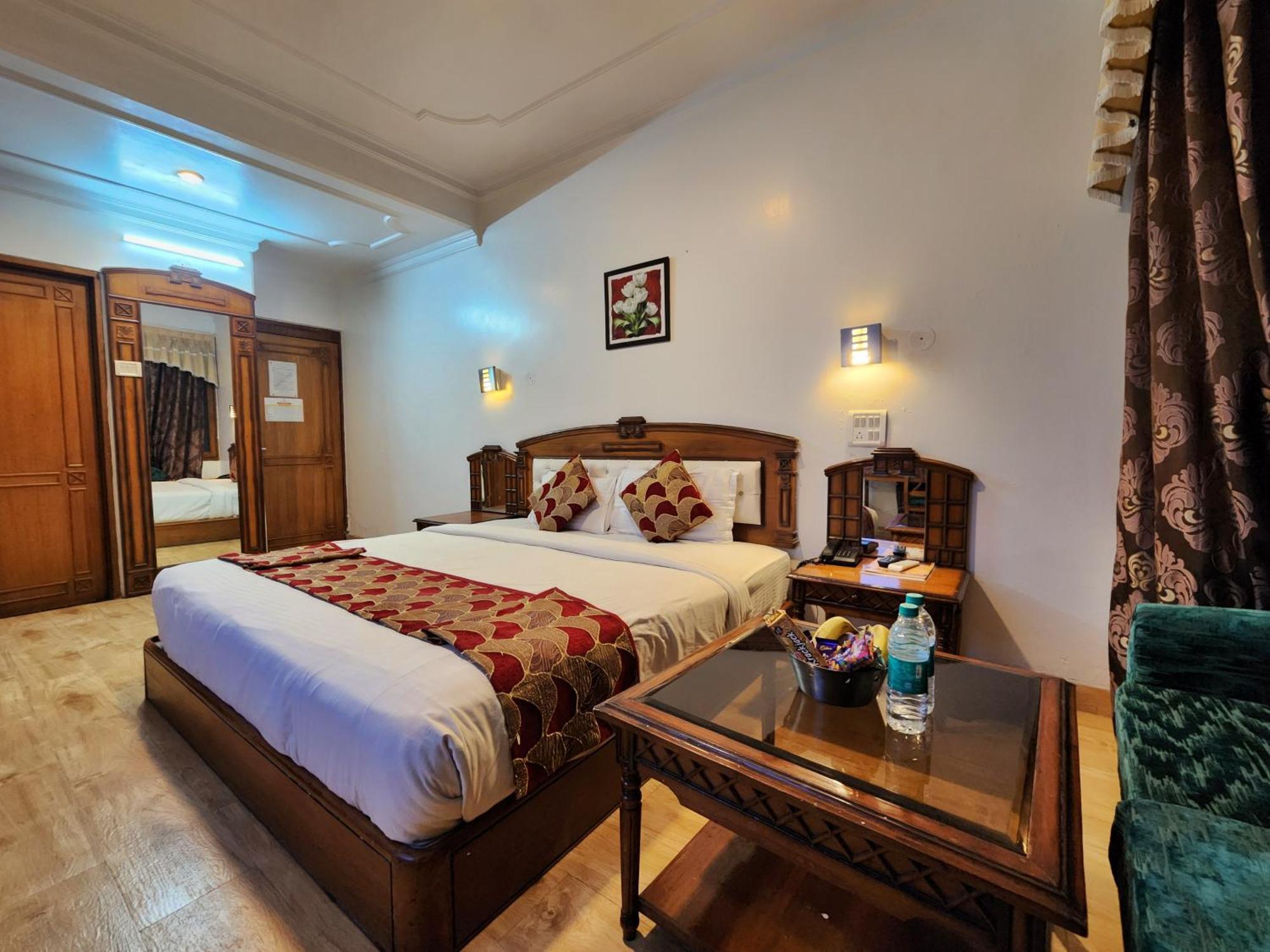 Hotel Surya Simlá Kültér fotó
