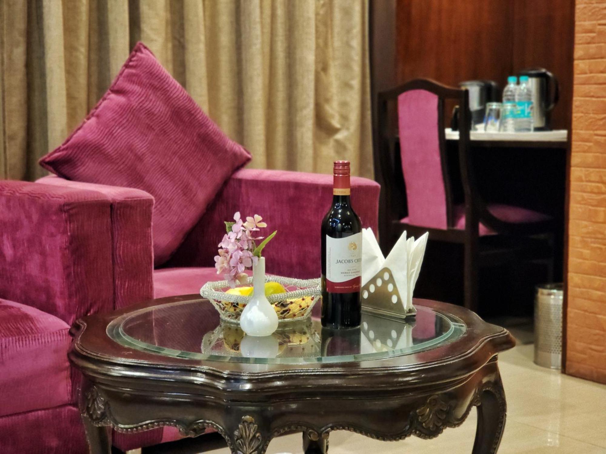 Hotel Surya Simlá Kültér fotó