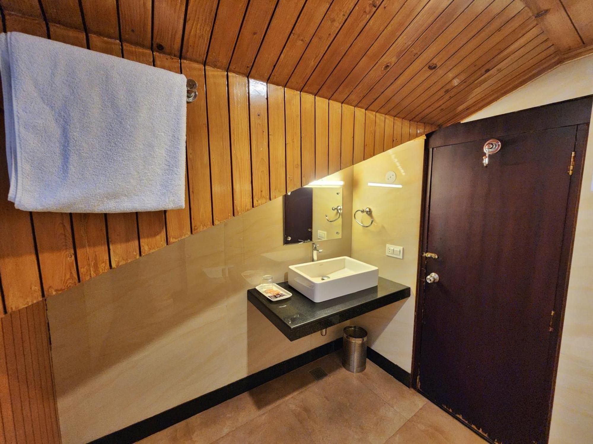 Hotel Surya Simlá Kültér fotó