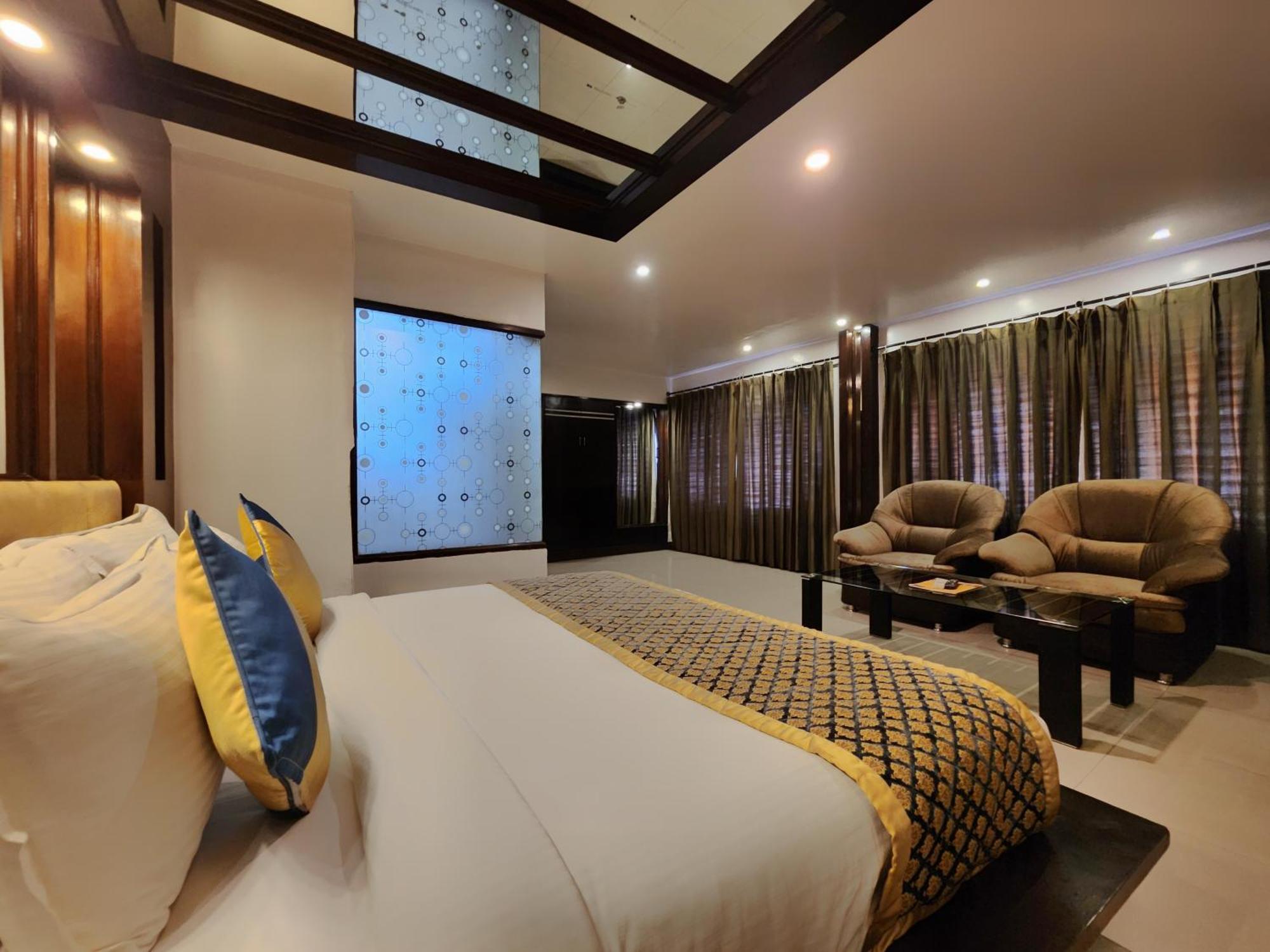 Hotel Surya Simlá Kültér fotó
