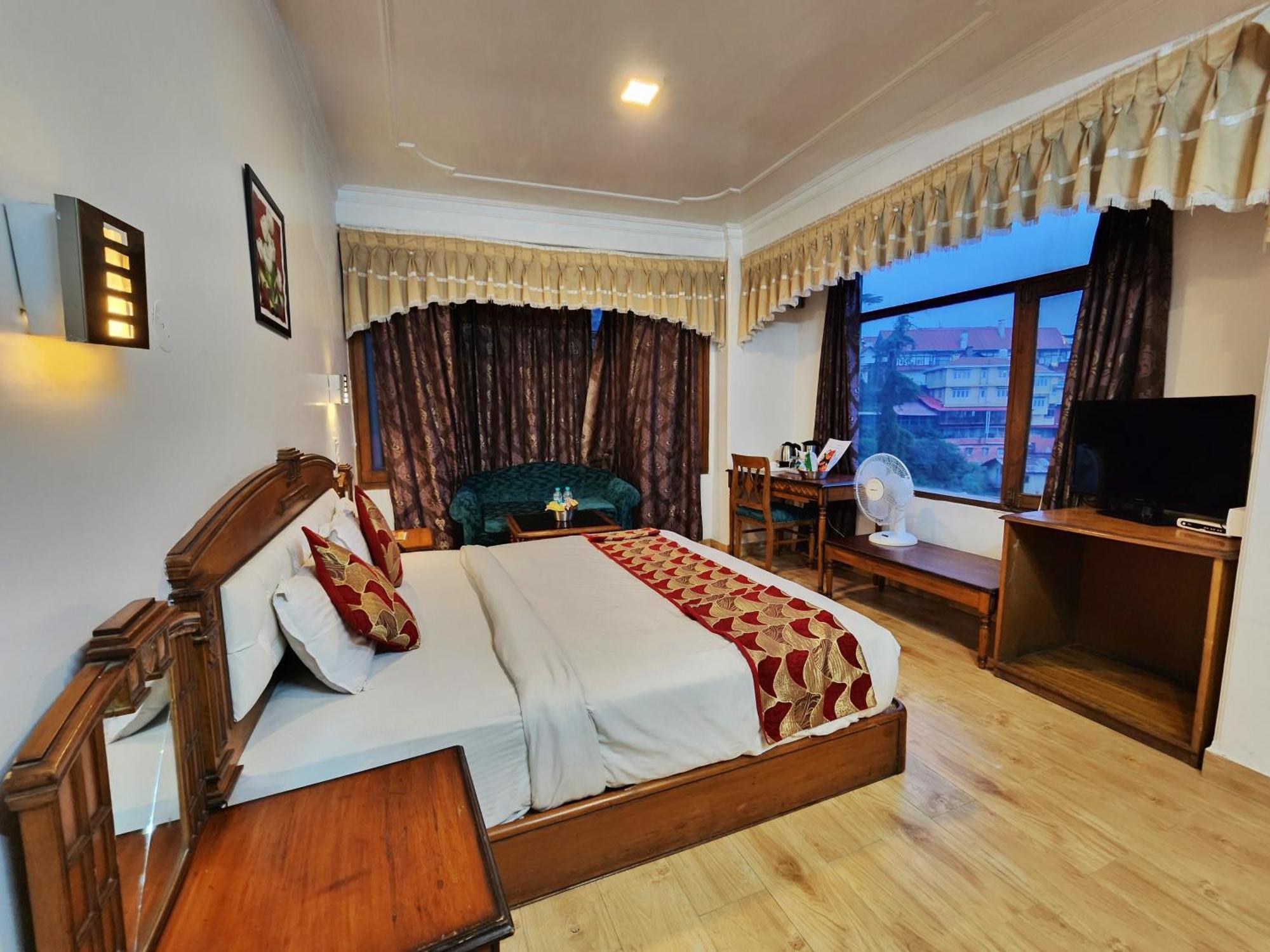 Hotel Surya Simlá Kültér fotó
