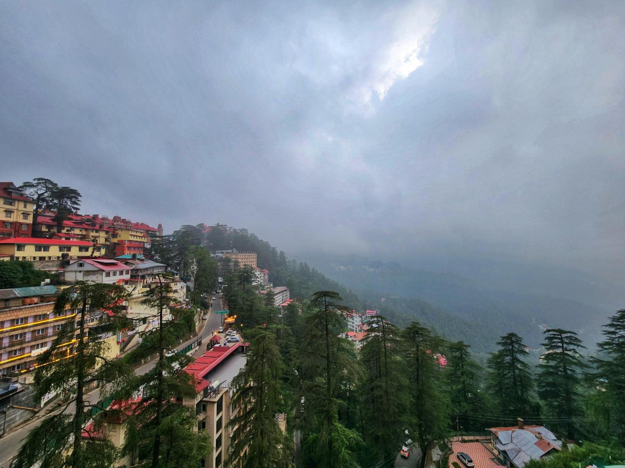 Hotel Surya Simlá Kültér fotó