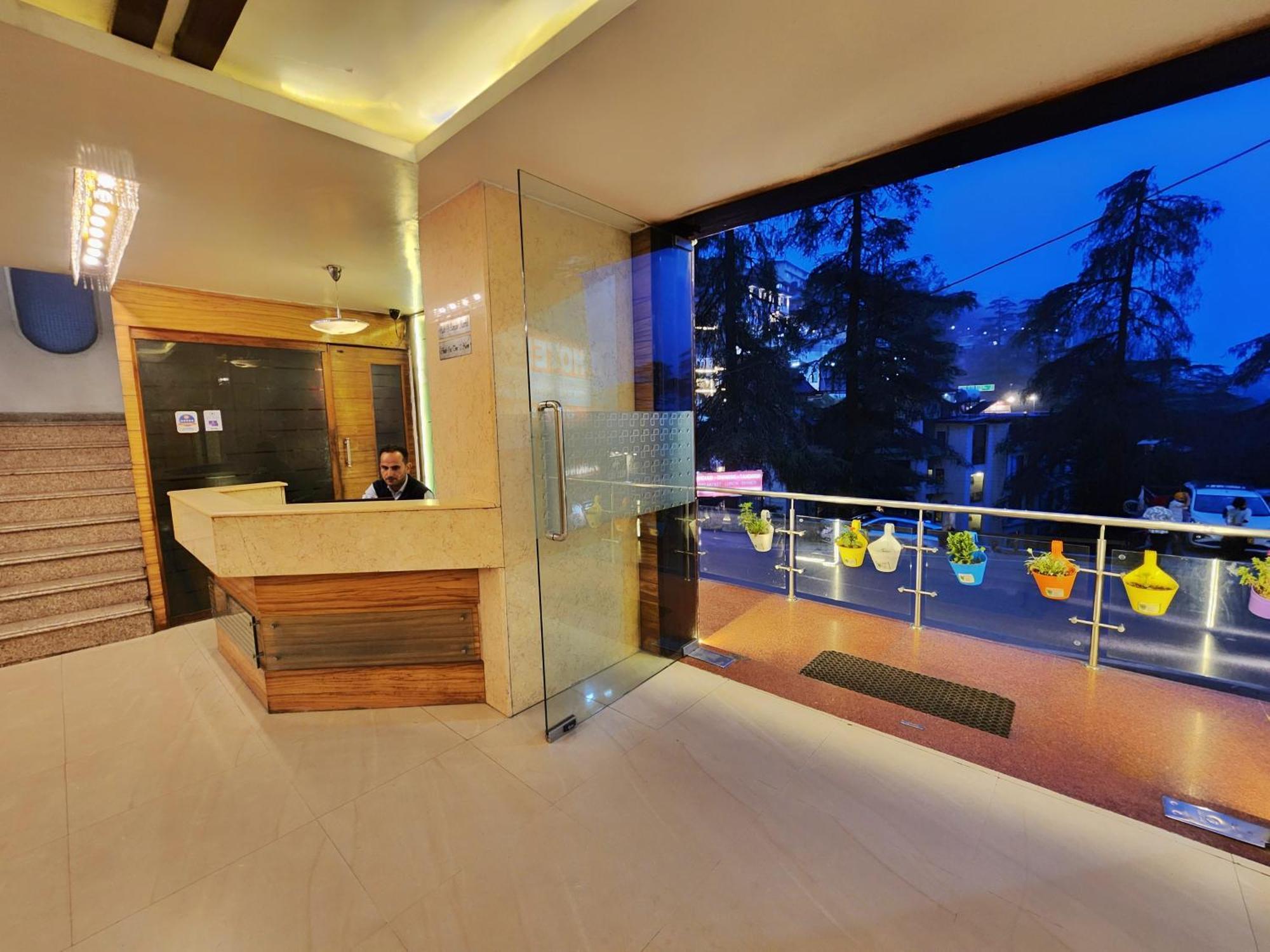 Hotel Surya Simlá Kültér fotó