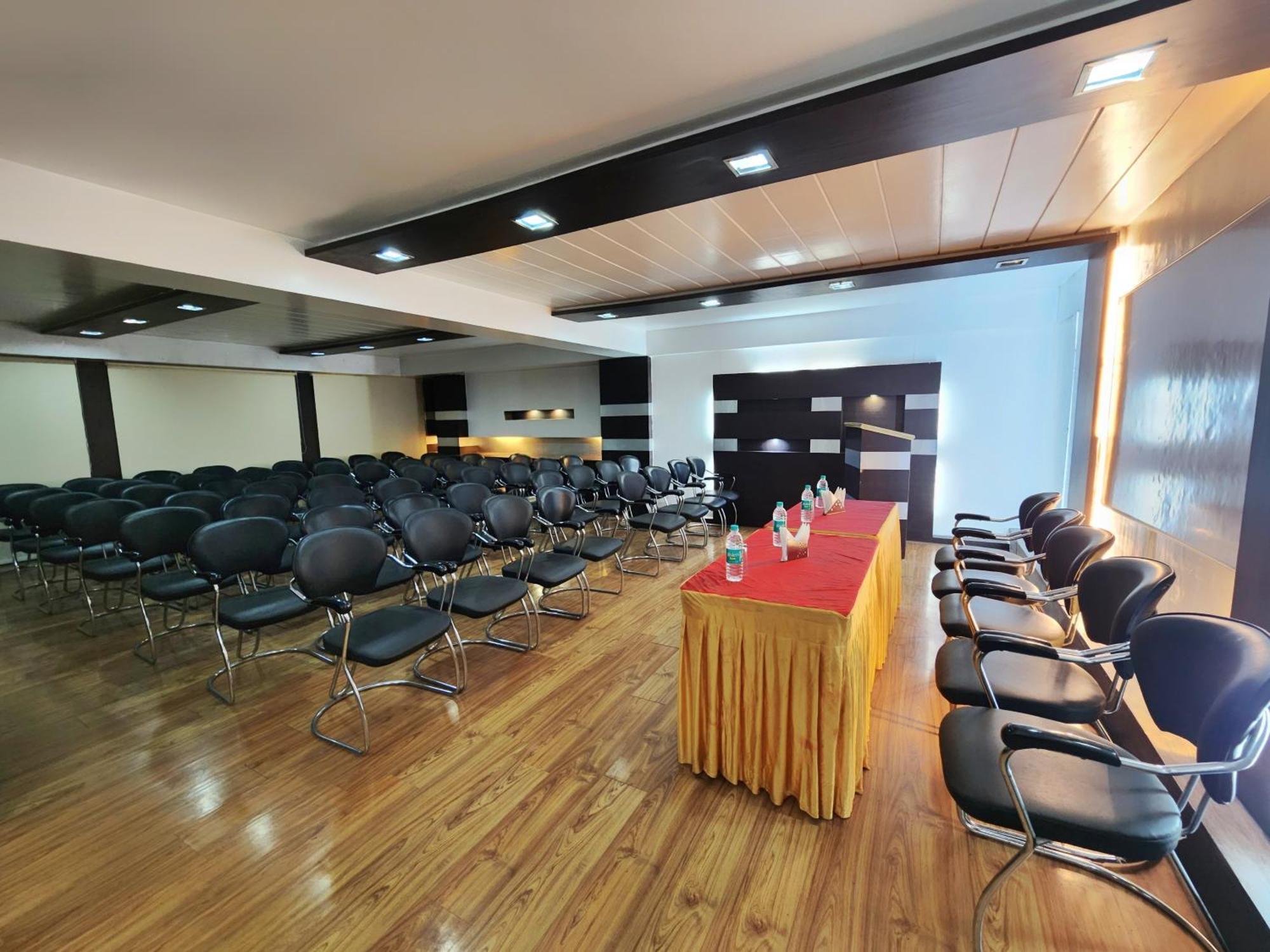 Hotel Surya Simlá Kültér fotó